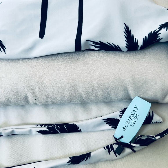 CHEEKY GAL 2 piece Bikini Black & White Hawaiian Print Beautiful Bathing Suit - Picture 11 of 16